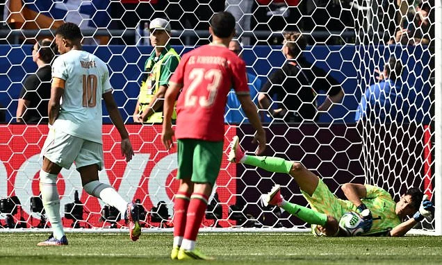 Keane Critiques Penalty Delay Impacting Mbappe in World Cup Quarter-Final